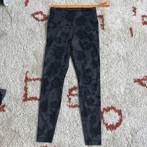 Lululemon- HR Wunder Under Flat Inky Floral- Sz 10- 28”- FoldOver- Coal Black - Picture 2 of 14